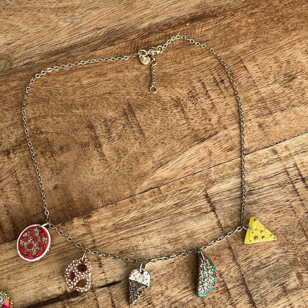 🍕 🥨 🍦  🌮 🧀